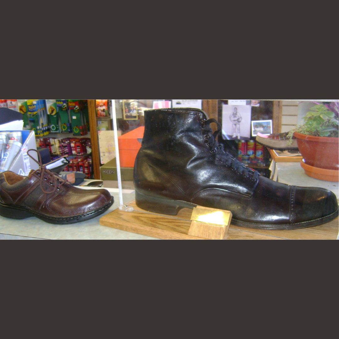 On July 15, 1940, Robert Wadlow—the tallest man in history—died in Manistee, Michigan from an infection caused by a leg brace.