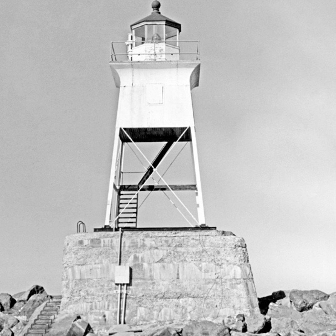 Marquette Harbor Breakwater Light reflects decades of harbor engineering, storm damage, and technological change along Lake Superior’s historic ore port.